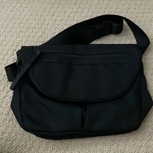 Lululemon crossbody back with adjustable straps. Like new